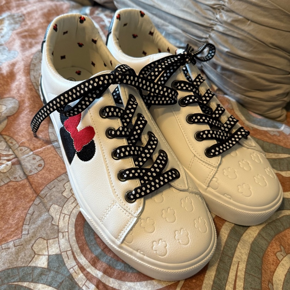 NWOT Minnie Mouse Tennis Shoes